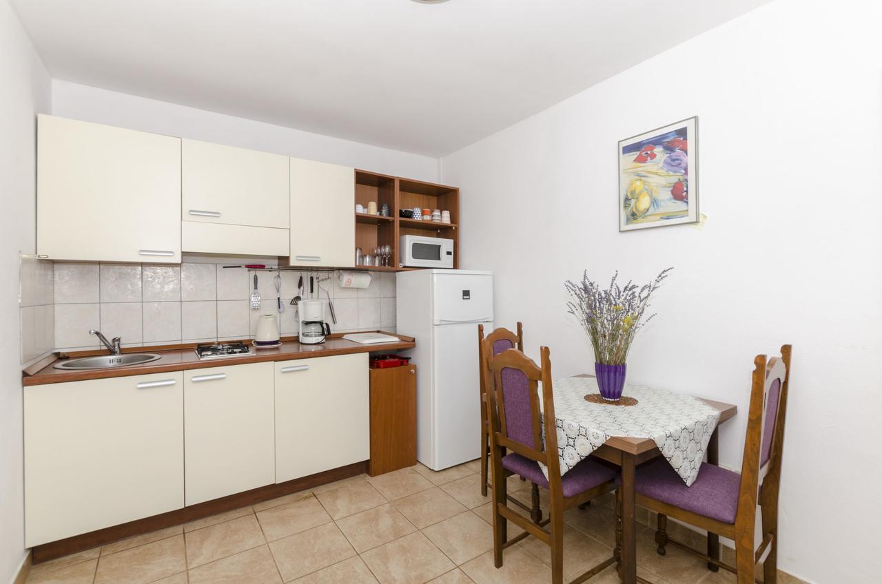 Apartments Dinko Gdinj Exterior photo