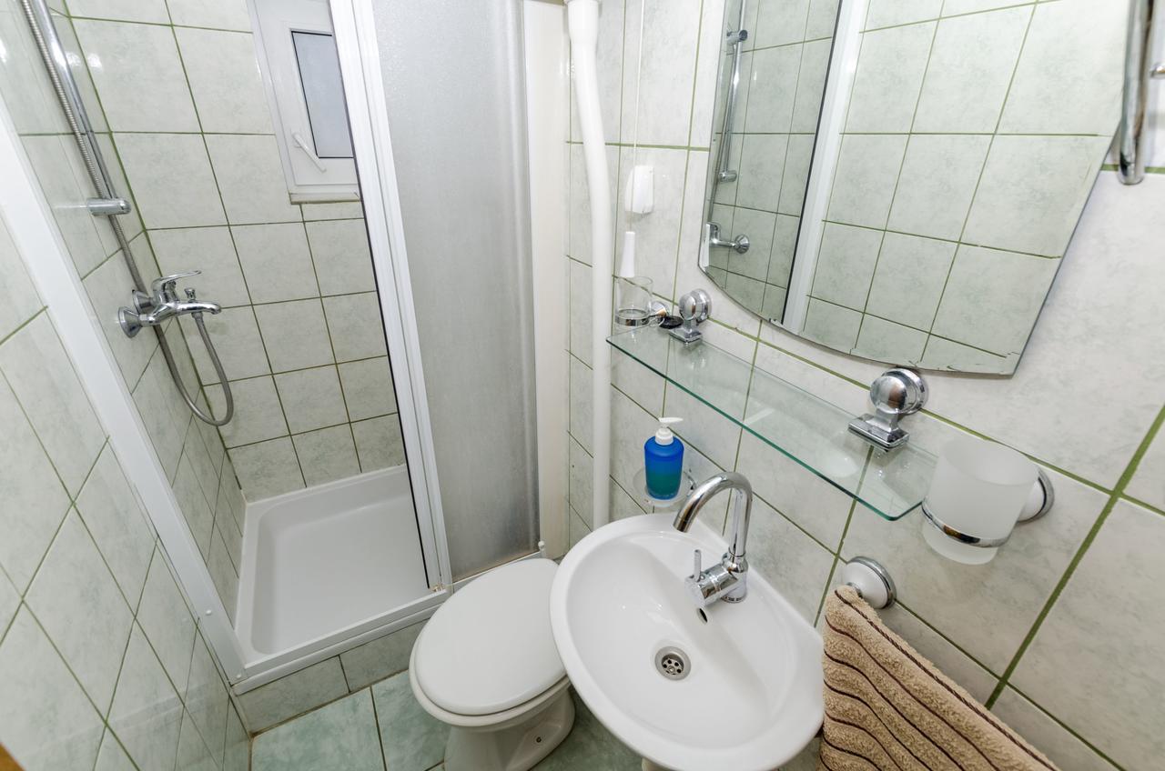 Apartments Dinko Gdinj Exterior photo