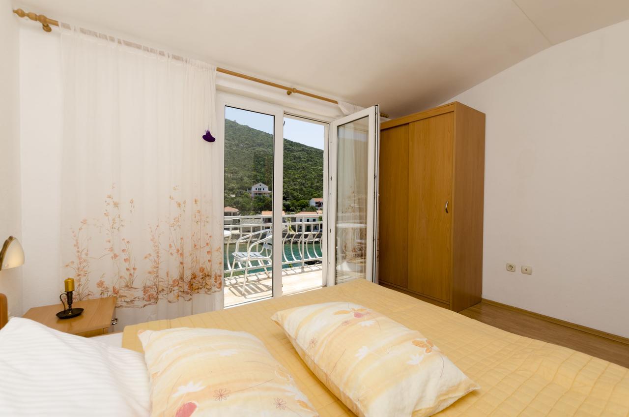 Apartments Dinko Gdinj Exterior photo
